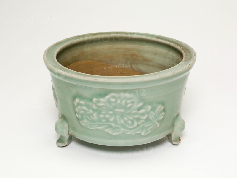 Tripod Incense Holder with Floral Design, Ming dynasty (1368-1644).