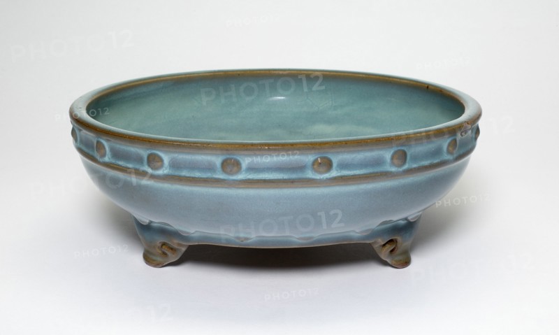 Circular Flowerpot Stand with Three Cloud-Shaped Feet, Jin dynasty (1115-1234), 13th century.