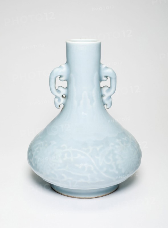 Vase with Leaf Scroll Handles and Floral Spray Design, Qing dynasty (1644-1911), Qianlong reign mark and period (1736-1795).