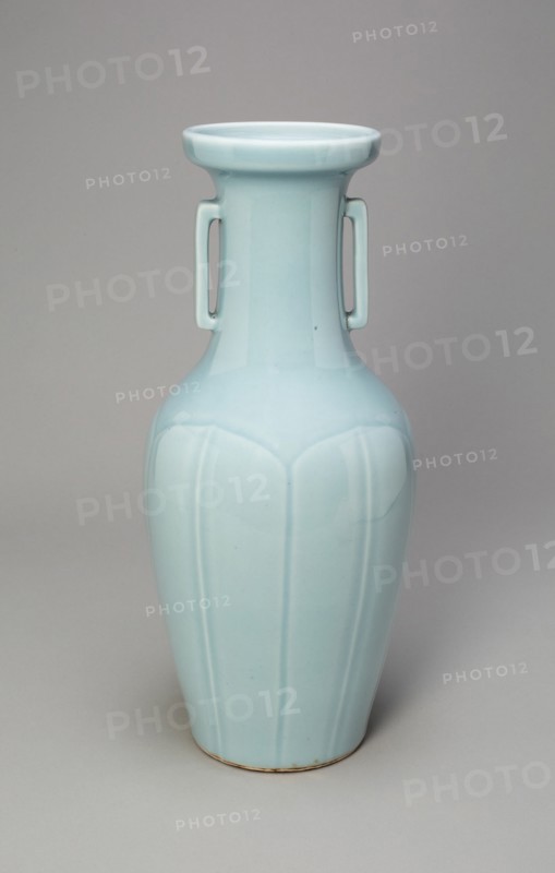 Vase with Rectangular Handles, Qing dynasty (1644-1911), Qianlong reign mark and period (1736-1795).