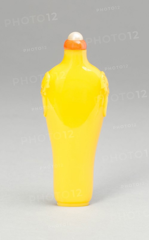 Snuff Bottle with Mock Lion Mask Handles, Qing dynasty (1644-1911), 1730-1790.