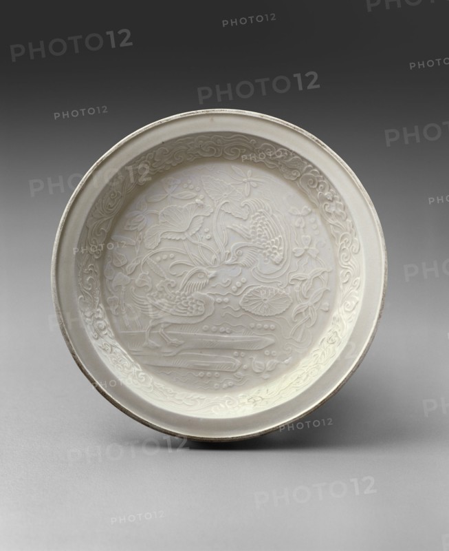 Dish with Mandarin Ducks in a Lotus Pond, Jin dynasty (1115-1234), 12th century.