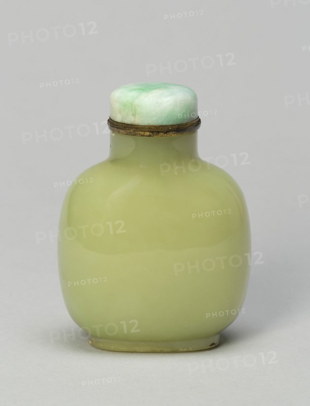 Rounded Square-Shaped Snuff Bottle, Qing dynasty (1644-1911), 1750-1820.