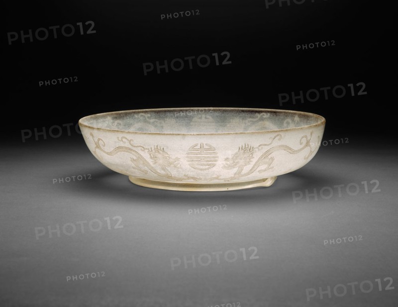 Dish with Dragons, Qing dynasty (1644-1911), Yongzheng reign mark and period (1722-1735).