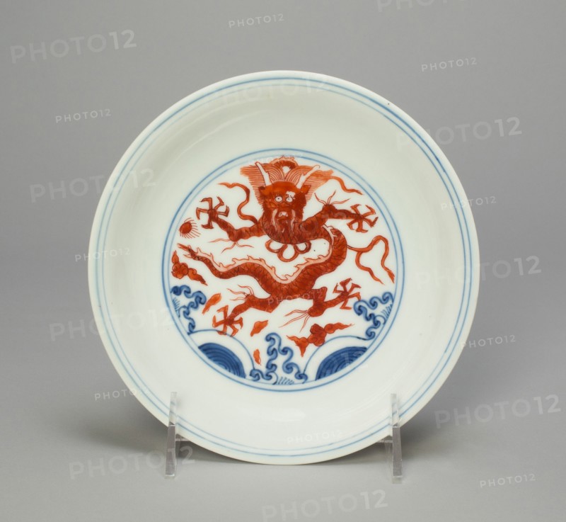 Dish with Dragons above Waves, Ming dynasty (1368-1644), Wanli reign mark and period (1573-1620).