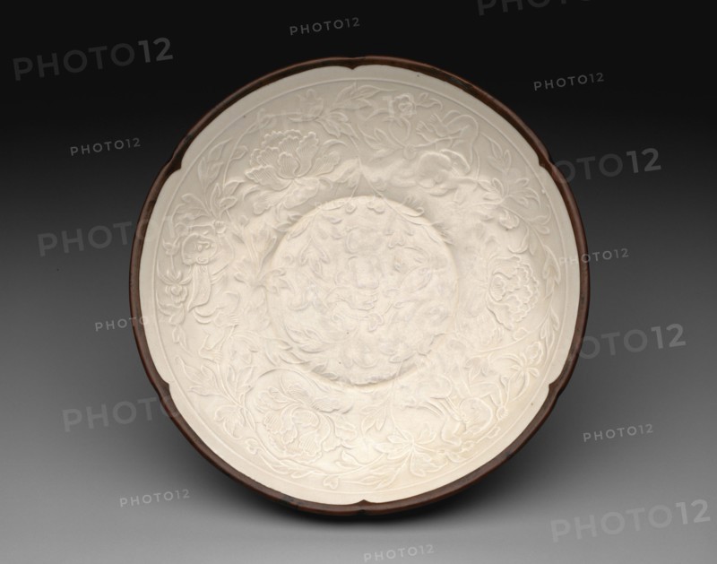 Dish with Peony Sprays and Four Boys, Jin dynasty (1115-1234), 12th century.