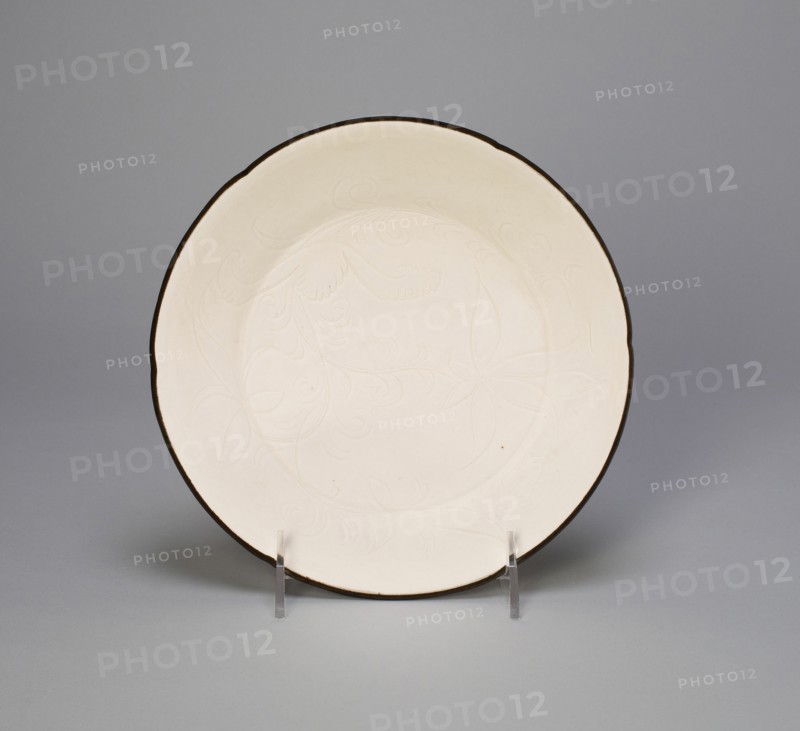 Lobed Dish with Lotus Sprays and Curled Feather-Like Leaves, Northern Song dynasty (960-1127), 11th century.