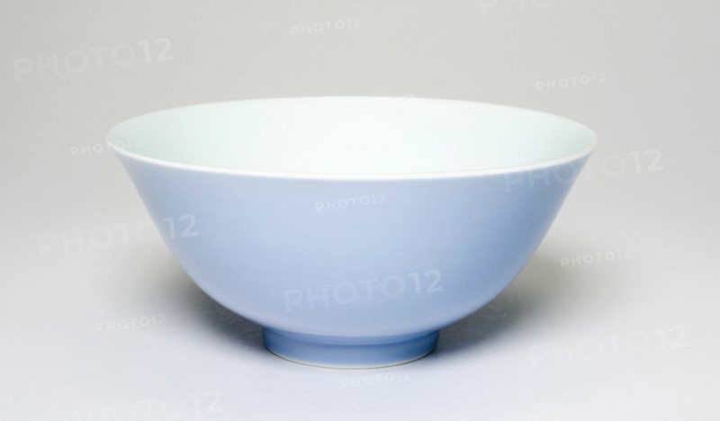 Bowl, Qing dynasty (1644-1911), Yongzheng reign mark and period (1723-1735).