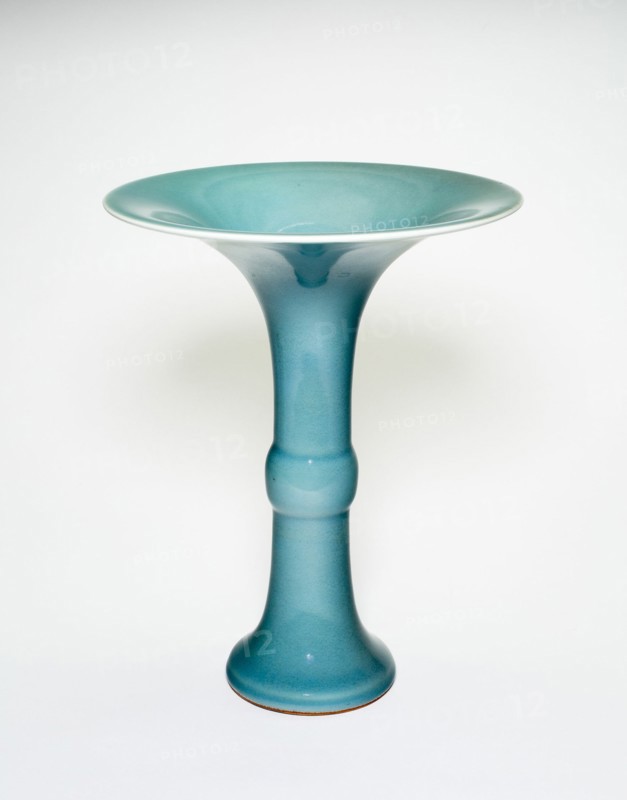 Gu-Shaped (Archaic Bronze Vessel) Vase, Qing dynasty (1644-1911), Yongzheng reign mark and period (1723-1735).
