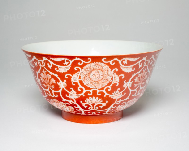 Bowl with Floral Scrolls, Qing dynasty (1644-1911), Daoguang period (1821-1850).