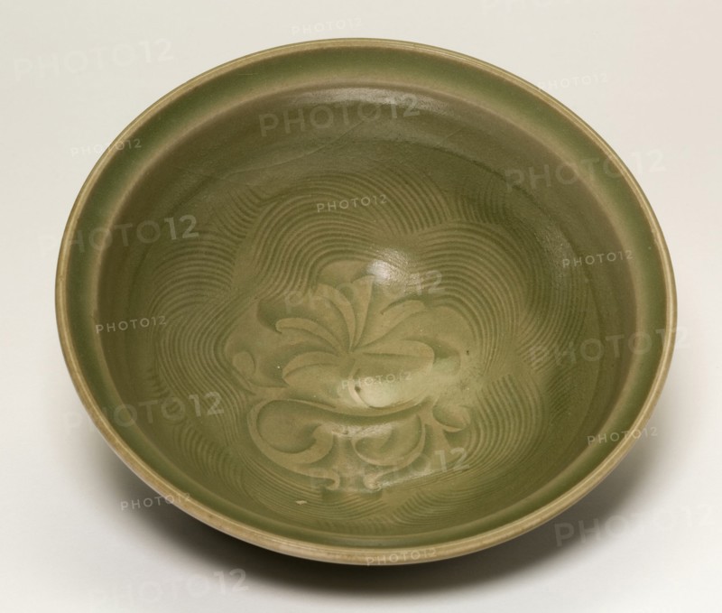 Bowl with Floral and Wave Pattern, Jin dynasty (1115-1234), 12th/13th century.