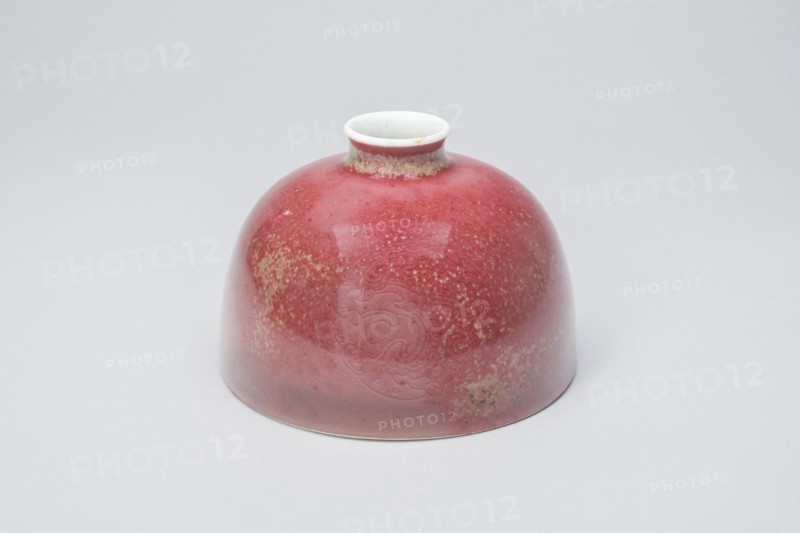 Peachbloom-glazed waterdropper (taibaizun), Qing dynasty (1644-1911), Kangxi reign mark and period of (1662-1722).
