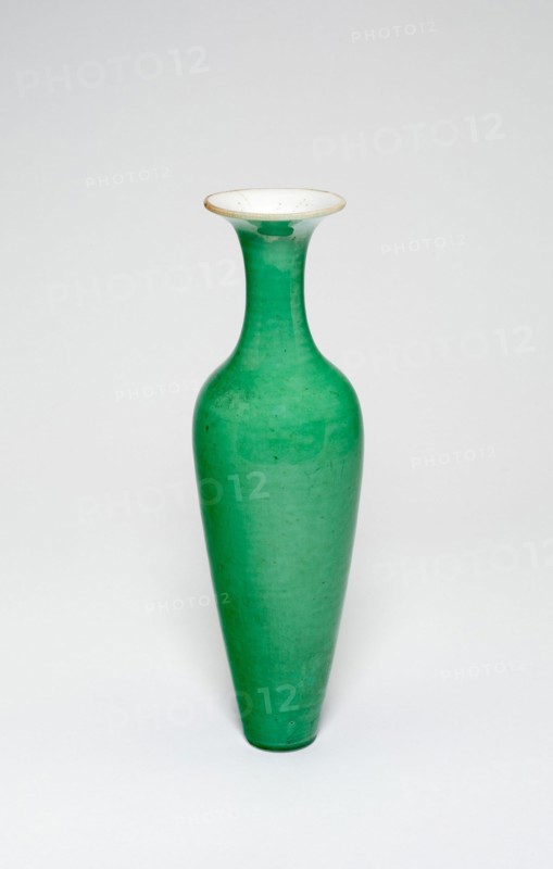 Amphora-Shaped Vase (Liuyeping), Qing dynasty (1644-1911), Kangxi reign mark and period (1662-1722).