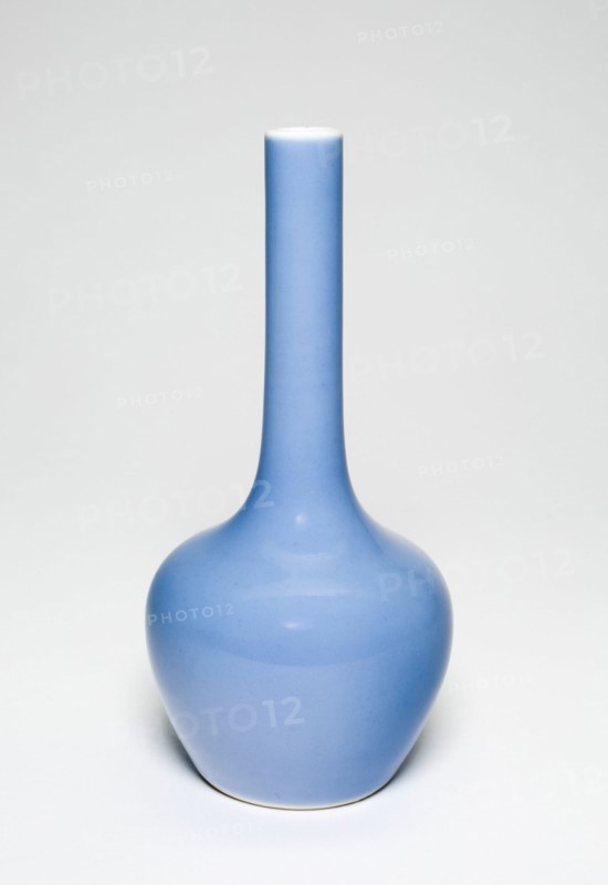 Bottle-Shaped Vase, Qing dynasty (1644-1911), Yongzheng reign mark and period (1723-1735).