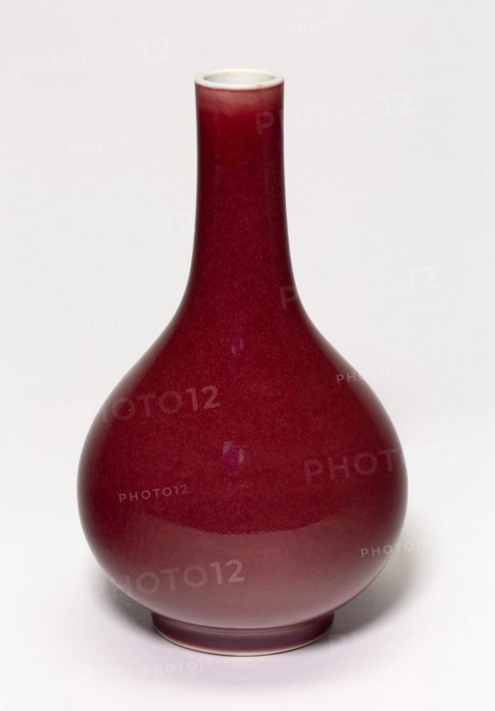 Red-Glazed Bottle Vase, Qing dynasty (1644-1911), Yongzheng period (1723-1735).