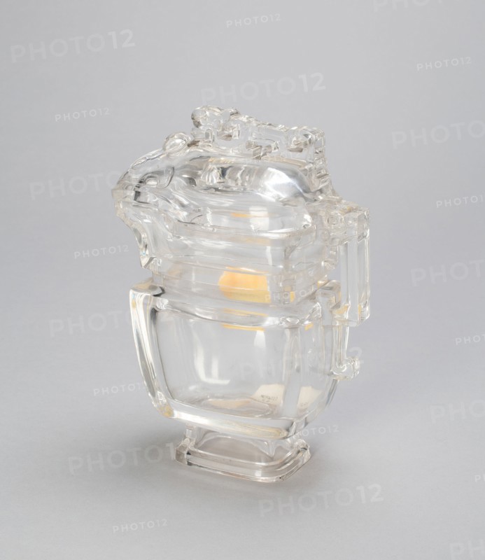 Handled Vessel in Arhcaistic Style, Qing dynasty (1644-1911), late 18th/early 19th century.