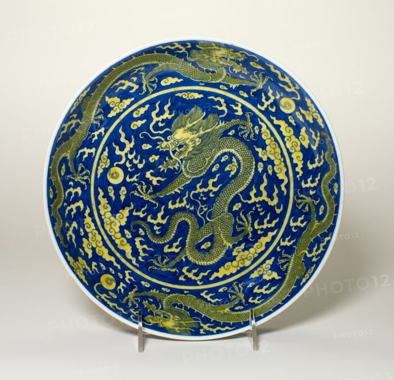 Dish with Dragons amid Clouds, Chasing Flaming Pearls, Qing dynasty (1644-1911), Jiaqing reign mark and period (1796-1820).