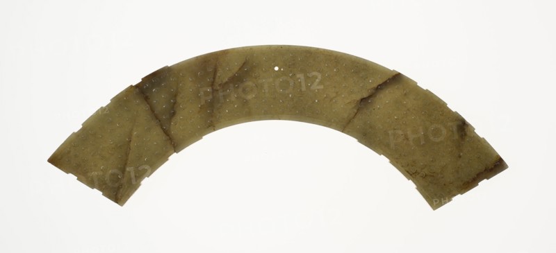 Arc-shaped pendant (huang), Eastern Zhou dynasty period, c. 4th century B.C.