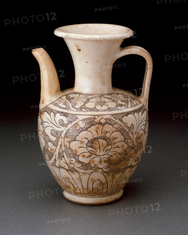 Ewer with Peony Scroll, Northern Song dynasty (960-1127), 11th century.