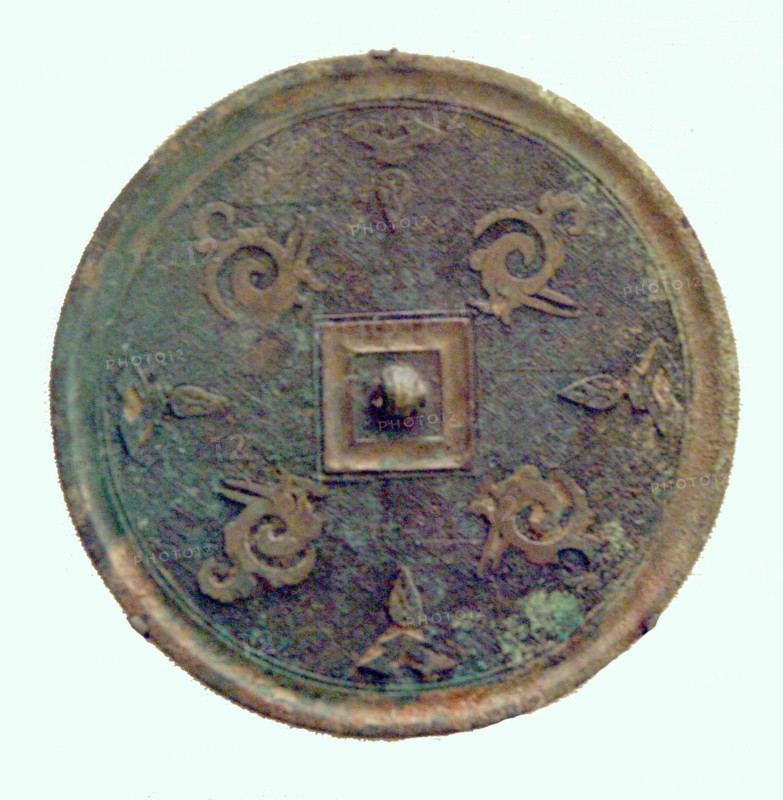 Mirror with Stylized Phoenixes and Petal Loenges, Eastern Zhou dynasty, Warring States period or early Western Han dynasty, 3rd/2nd century B.C.