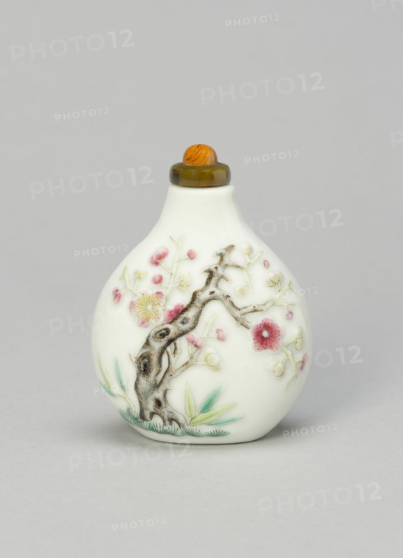 Snuff Bottle with Prunus, Bamboo, and Pine, Qing dynasty (1644-1911), Daoguang reign mark and period (1820-1850).