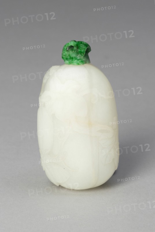 Melon-Shaped Snuff Bottle with Trailing Leaves and a Butterfly, Qing dynasty (1644-1911), 1740-1800.