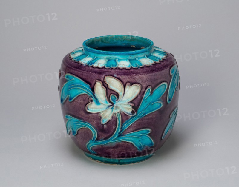 Jar with Peonies and lid, Ming dynasty (1368-1644), 16th century.