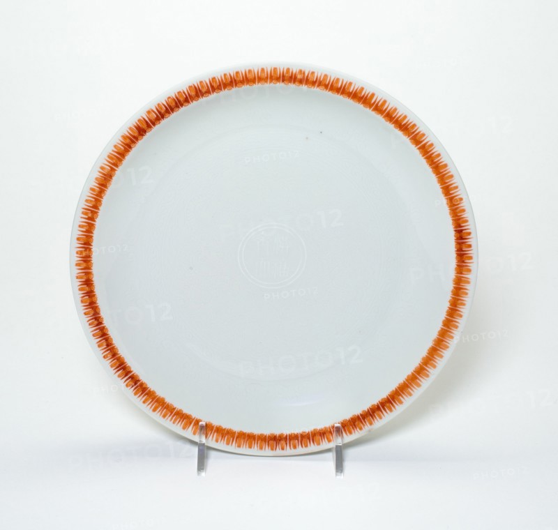 Plate with Bats and Dragons, Qing dynasty (1644-1911), Kangxi reign mark and period (1662-1722).