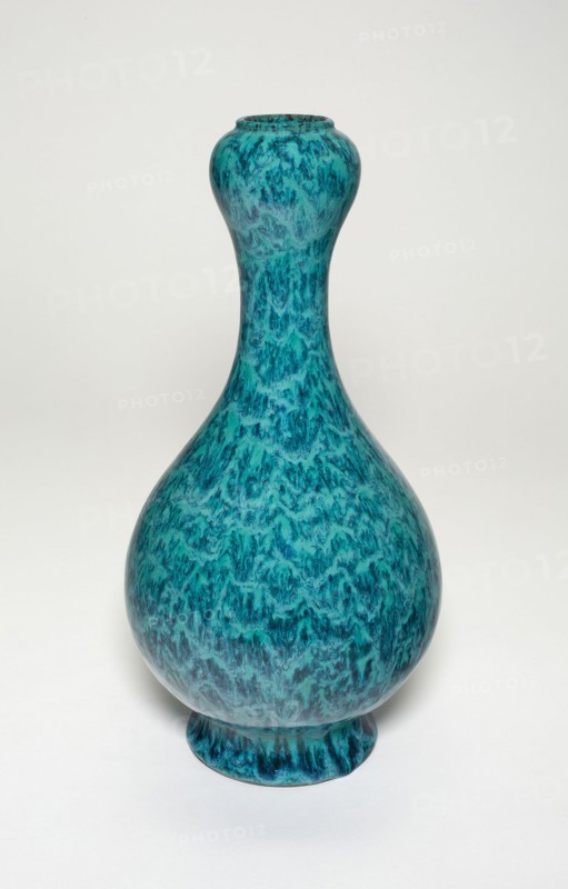 Bottle with Garlic-shaped Mouth, Qing dynasty, Qianlong reign (1736-1795).