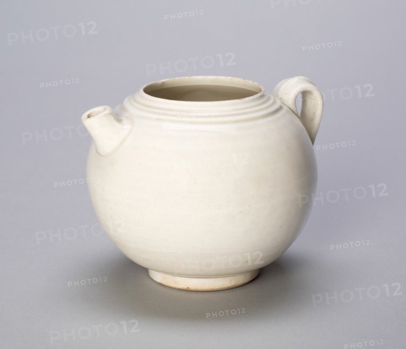 Globular Ewer, Five Dynasties period (907-960) or Northern Song dynasty (960-1127), c. 10th/11th century.