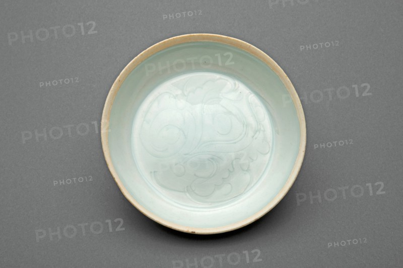 Dish with Sketchy Floral Scrolls, Song dynasty (960-1279).