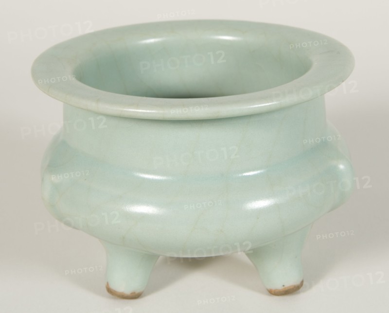 Cylindrical Tripod Censer (Incense Burner) with Cloud-Scroll Feet, Southern Song dynasty (1127-1279).