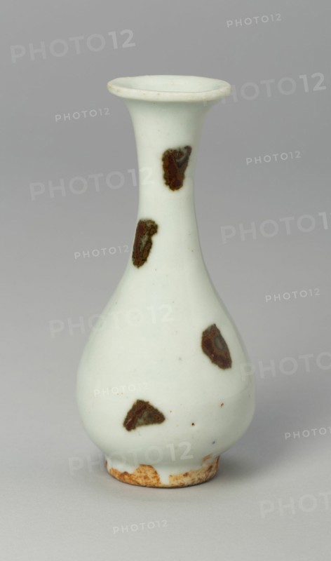 Small Bottle Vase, Yuan dynasty (1271-1368), first half of the 14th century.