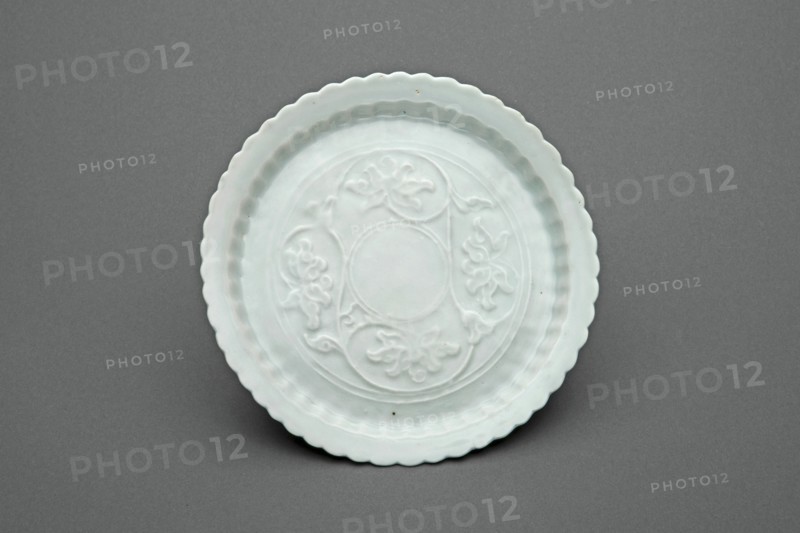 Lobed Dish with Lotus Scrolls, Yuan dynasty (1271-1368), first half of the 14th century.
