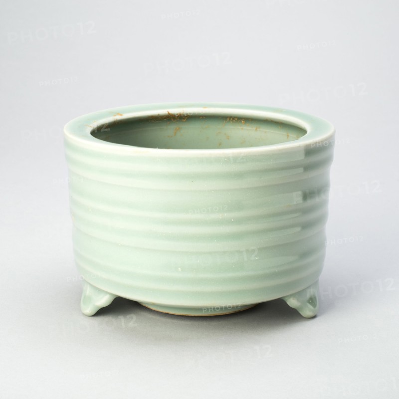 Cylindrical Tripod Censer (Incense Burner) with Cloud-Scroll Feet, Southern Song dynasty (1127-1279), 12th/13th century.