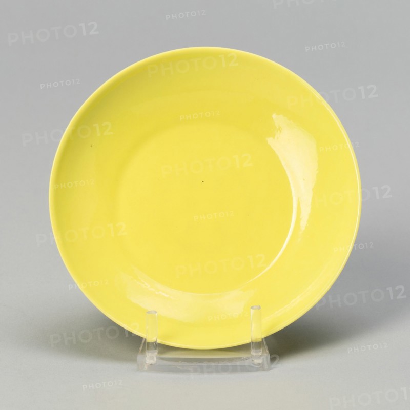 Saucer, Qing dynasty (1644-1911), Yongzheng reign mark and period (1723-1735).