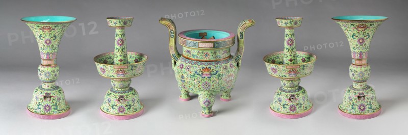 Altar set, Qing dynasty (1644-1911), Jiaqing reign mark and period.