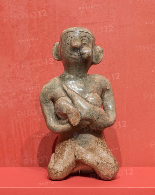 Figurine of a Mother and Child, 14th/16th century.
