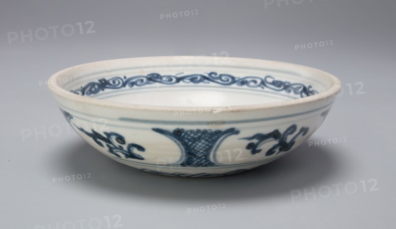 Small Bowl with Floral and Foliate Motif, Late 14th/15th century.