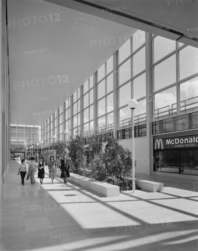 The Shopping Centre, Silbury Boulevard, Milton Keynes, Buckinghamshire, 01/07/1979. Creator: John Laing plc.