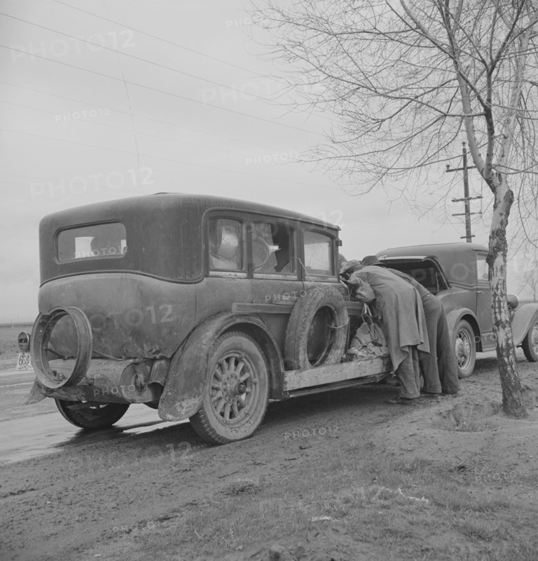 U.S. 99. Near Tulare, California , 1939. Creator: Dorothea Lange.