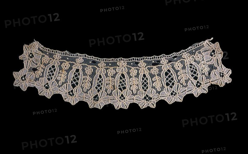 Collar or Cuff (Fragment), Brussels, 1860s. Creator: Unknown.