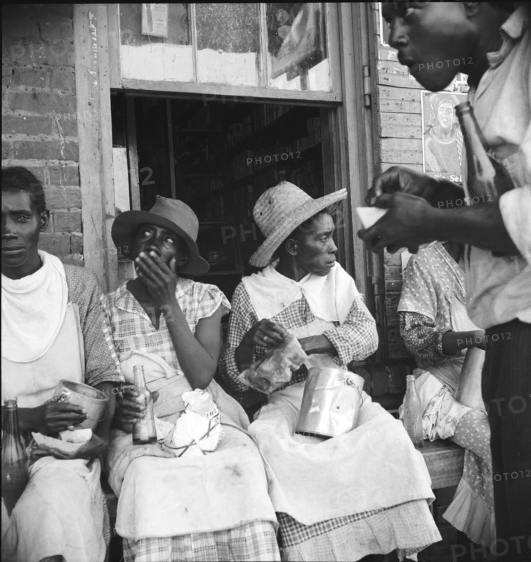Lunchtime for the peach pickers, Muscella, Georgia, 1936. Creator: Dorothea Lange.
