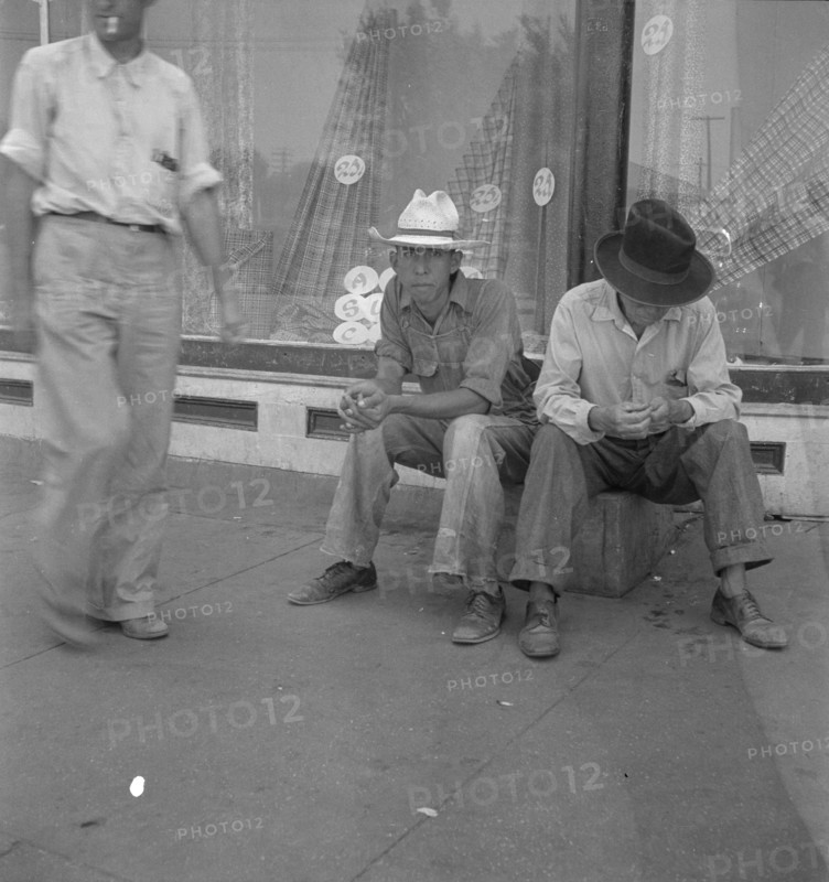 Drought farmers come to town, Sallisaw, Sequoyah County, Oklahoma, 1936. Creator: Dorothea Lange.