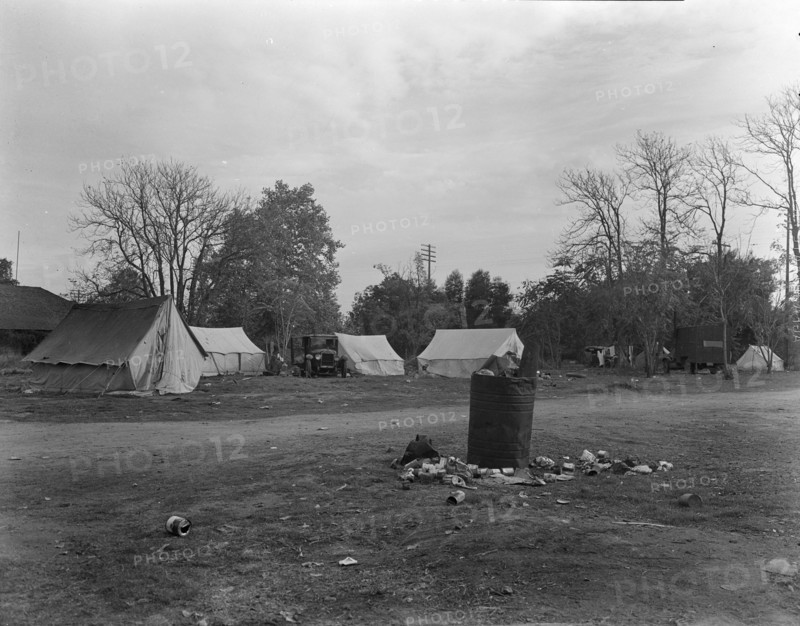 Squatters' camp near Farmersville, Tulare County, California, 1936. Creator: Dorothea Lange.
