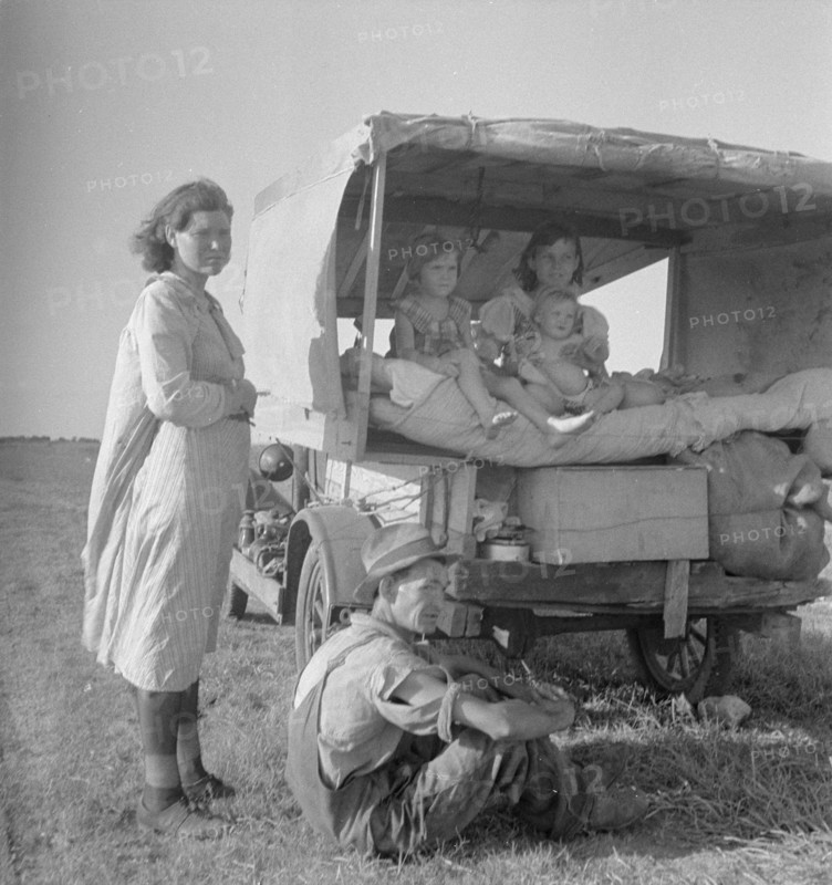 Family between Dallas and Austin, Texas, 1936. Creator: Dorothea Lange.