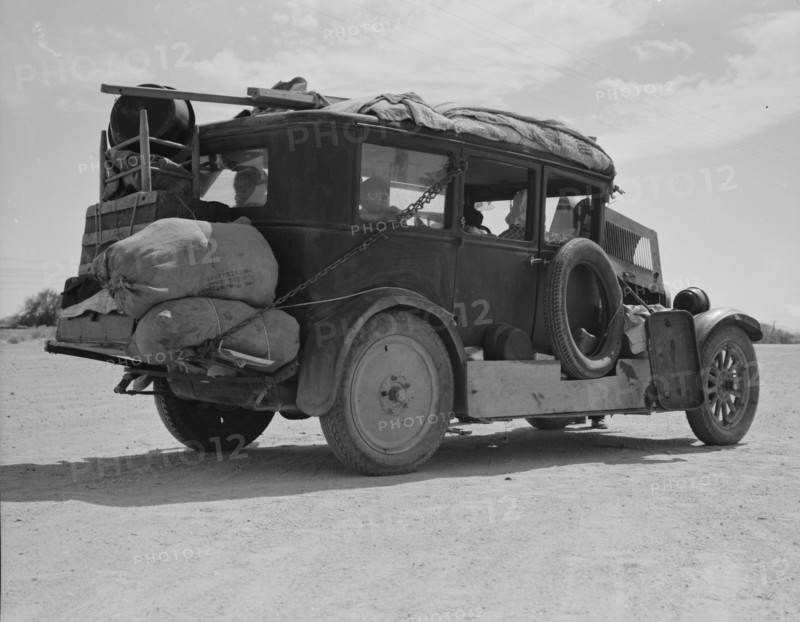 Family...from Fort Smith, Arkansas, trying to repair their car..., Arizona, 1937. Creator: Dorothea Lange.