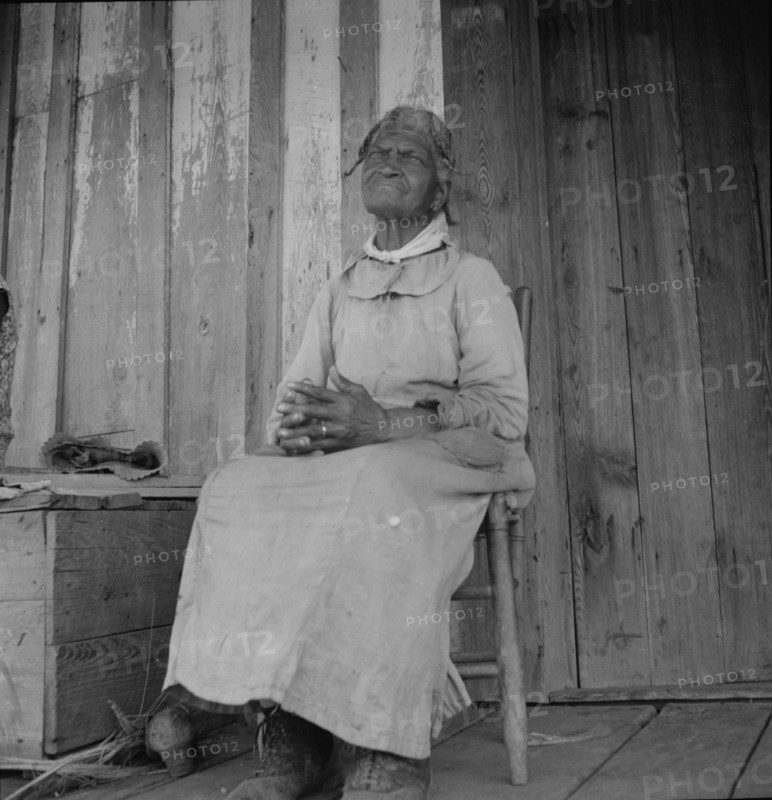 Cotton sharecropper, Mississippi, 1937. Creator: Dorothea Lange.