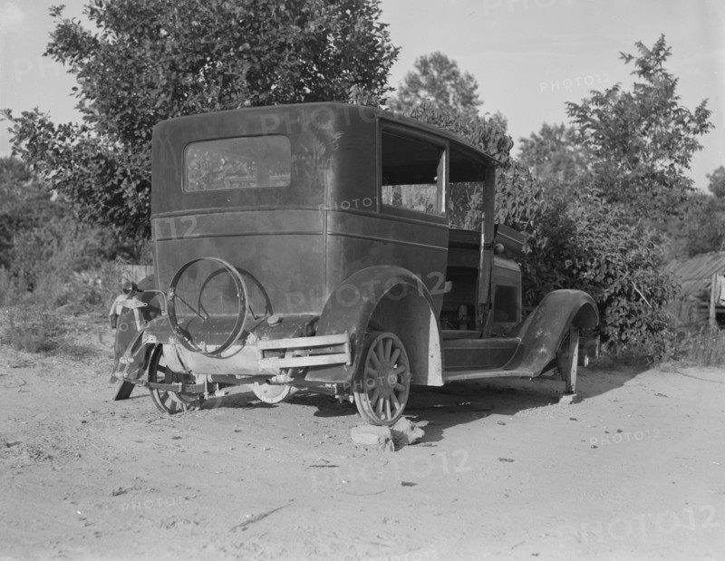 A sharecropper's car near Hartwell, Georgia, 1937. Creator: Dorothea Lange.