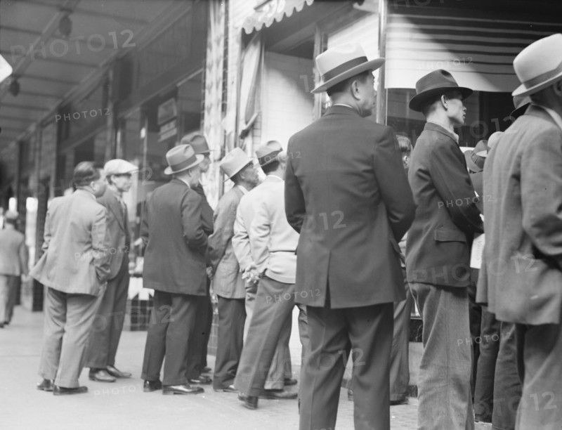News of the surrender of Canton..., San Francisco, California, 1938. Creator: Dorothea Lange.